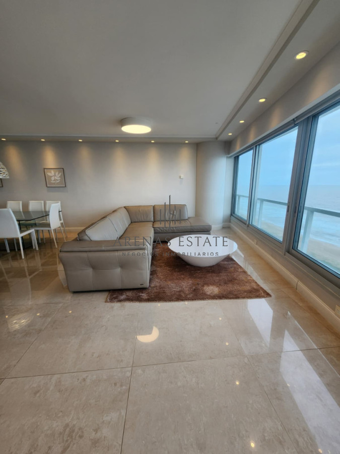Apartamento ID.3470 - Departamento d 3 dormitoios + dependencia en venta en Playa Brava