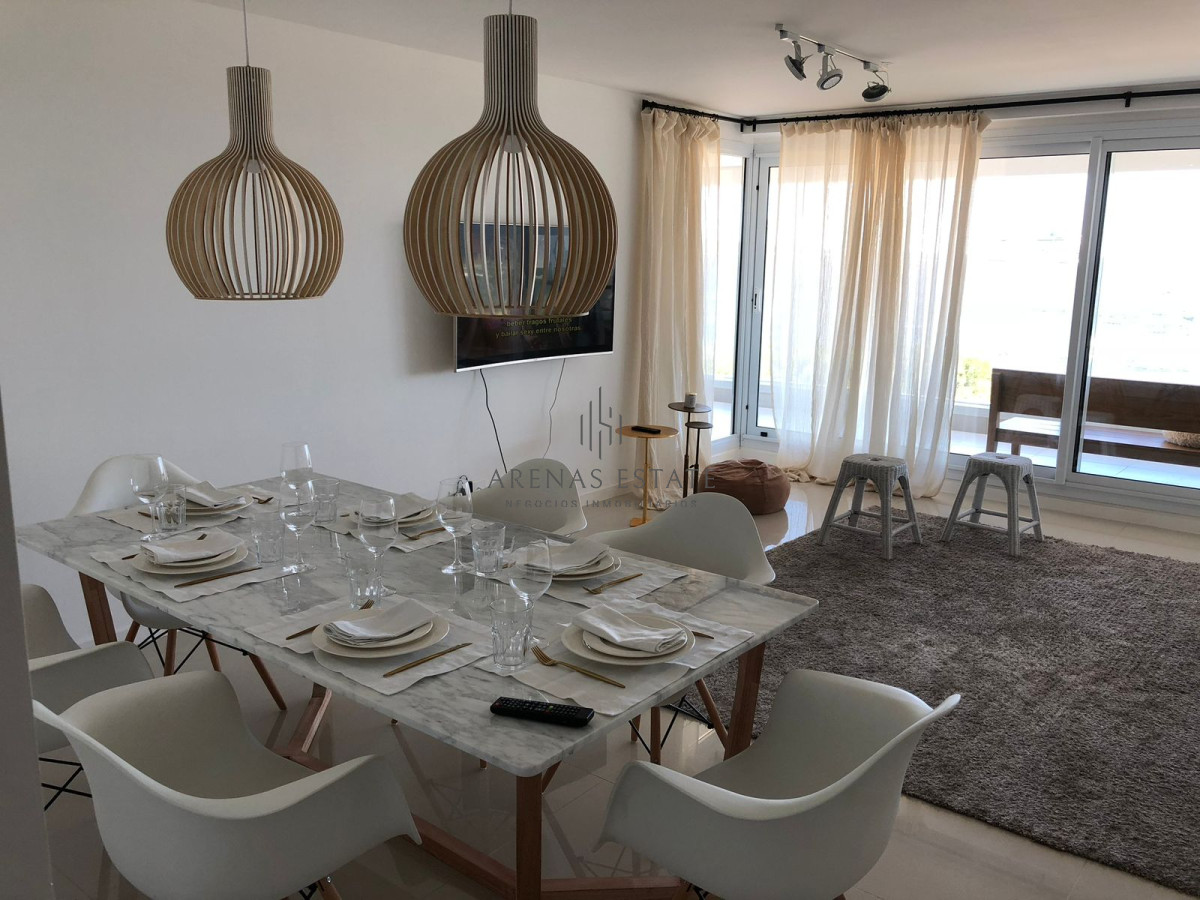Apartamento ID.2058 - Se vende apartamento de 3 dormitorios en Edificio Horizonte, Playa Mansa, Punta del Este 
