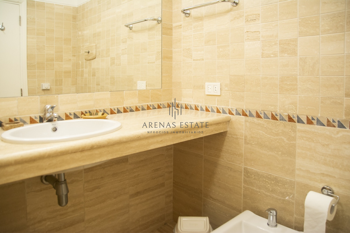 Apartamento ID.2050 - Penthouse en venta muy cómodo e iluminado. 4 dormitorios + dep. 