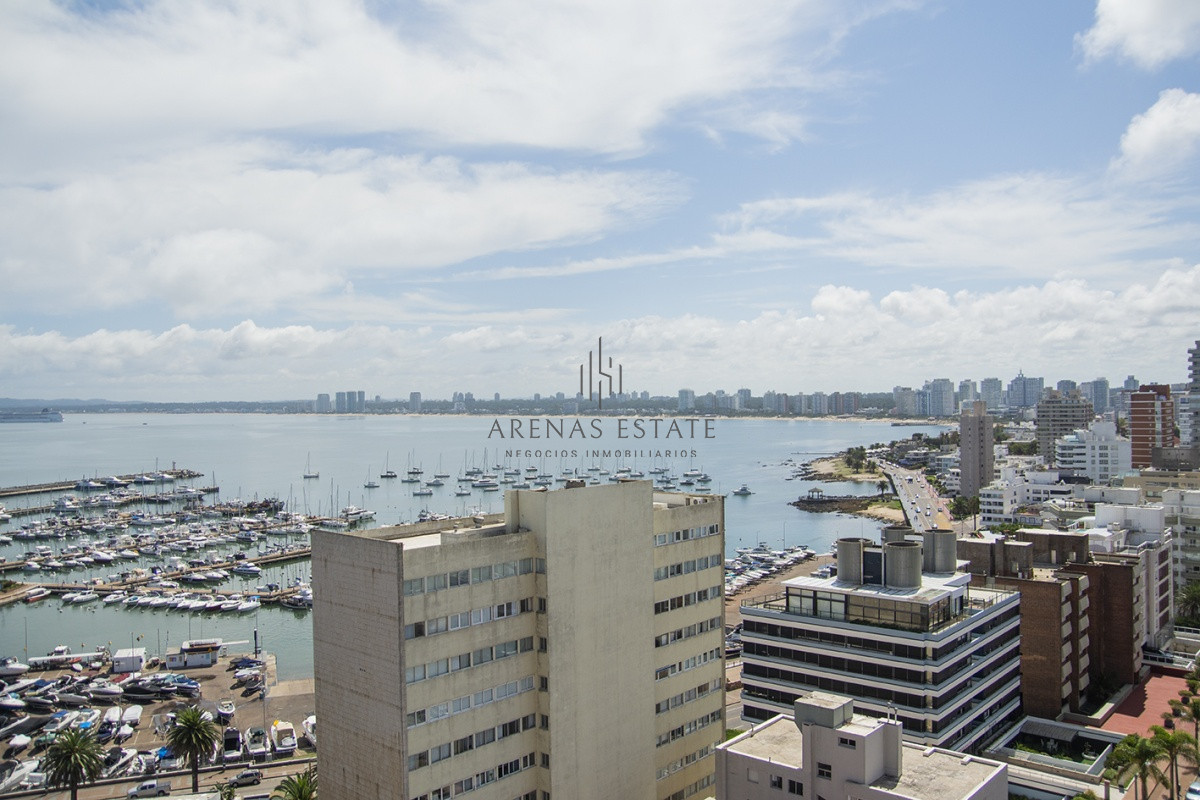 Apartamento ID.2211 - Hermoso departamento de 3 dormitorios a la venta, a pasos del mar
