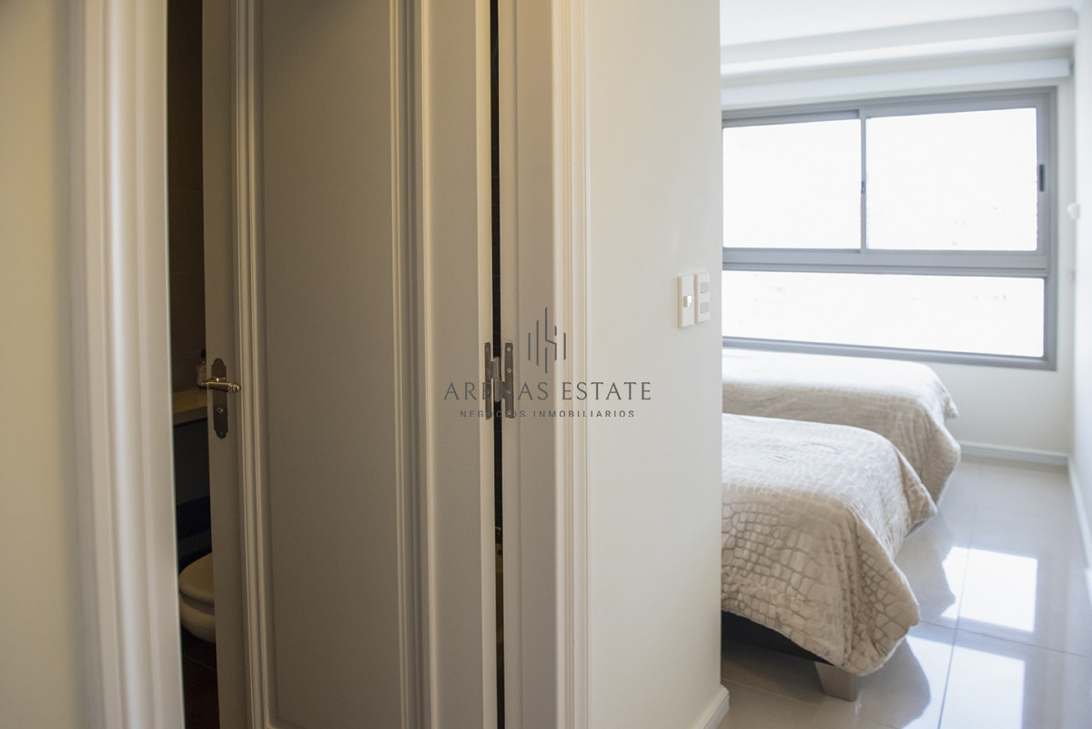Apartamento ID.3376 - Apartamento de 2 dormitorios en Torre Imperiale , Punta del este , Playa Brava 