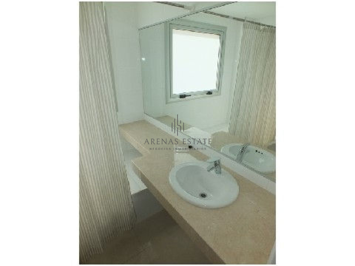 Apartamento ID.2049 - Venta Apartamento de 3 dormitorios en zona Brava, Punta del Este