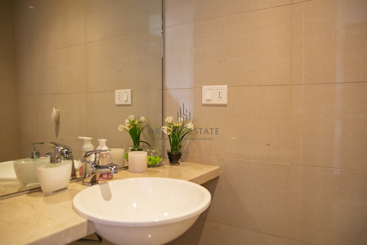 Apartamento ID.3477 - Hermoso departamento en venta, 3 dormitorios + dep. Frente al mar. 