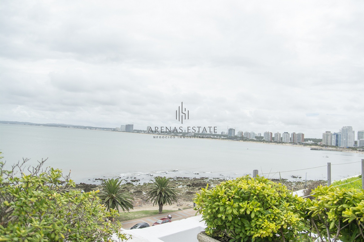 Apartamento ID.2984 - Departamentos en venta de 3 dormitorios Frente al Puerto , Punta del este 