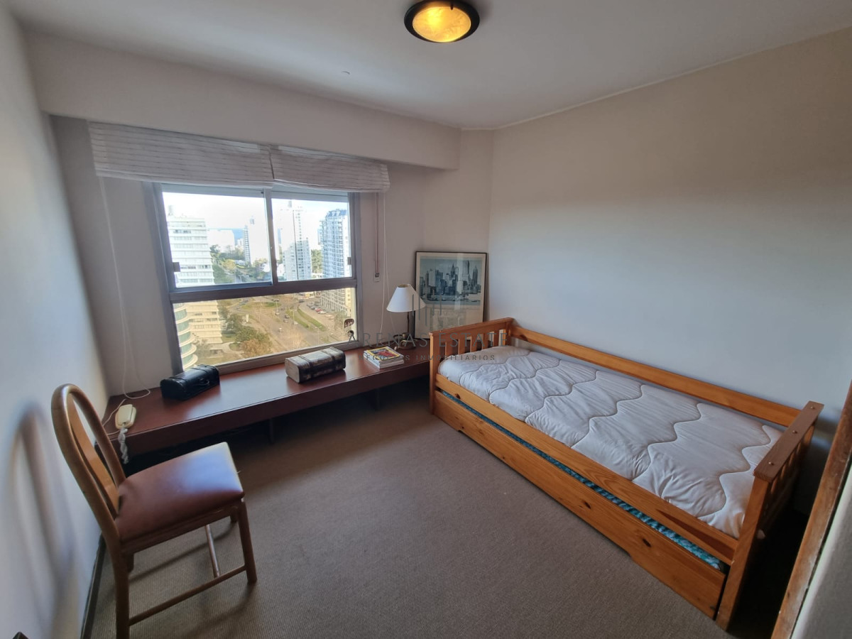 Apartamento ID.3800 - Vende espectacular apartamento de 3 dormitorios en Punta del Este