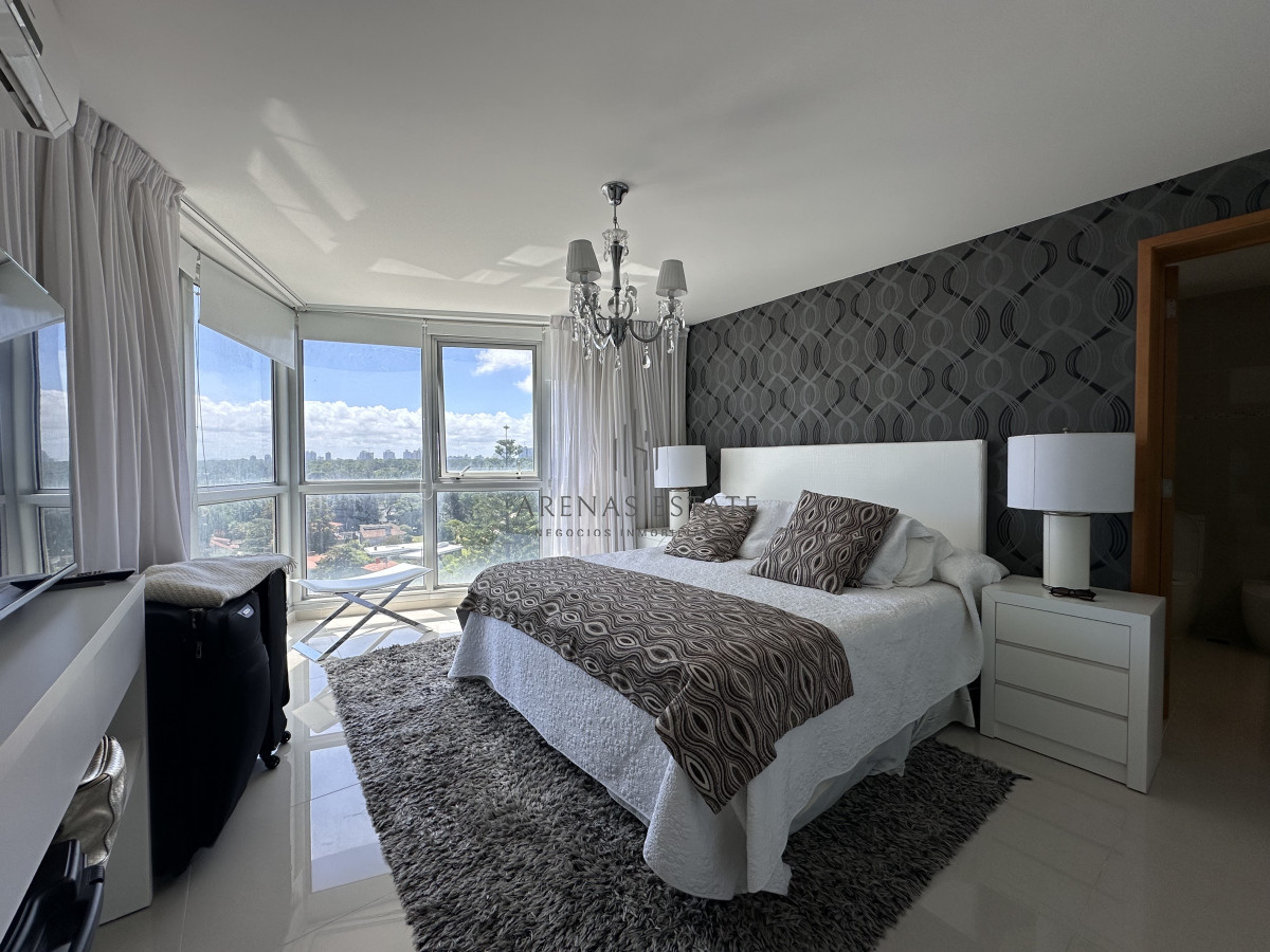 Apartamento ID.3489 - Vende Apartamento de 3 dormitorios en Sunrise Tower, Punta del Este 