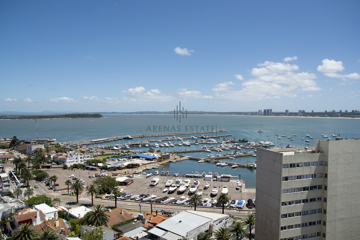 Apartamento ID.2211 - Hermoso departamento de 3 dormitorios a la venta, a pasos del mar