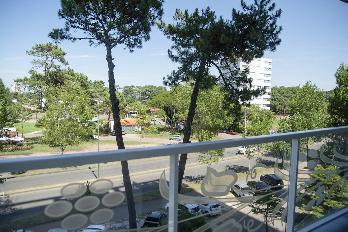 Apartamento ID.1857 - Departamento en venta de 2 dormitorios, proximo al Shopping. 