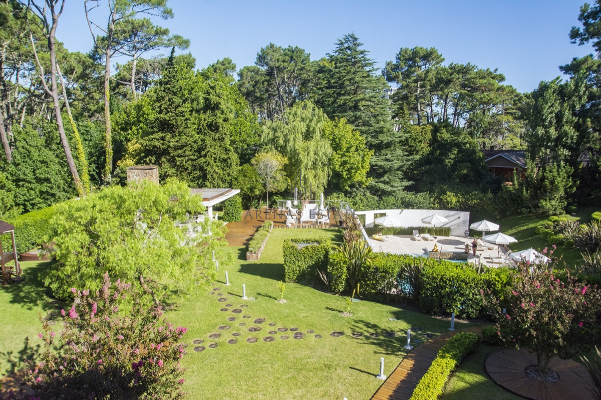 Apartamento ID.2542 - Espectacular departamento duplex a pasos del mar . 3 dormitorios en venta