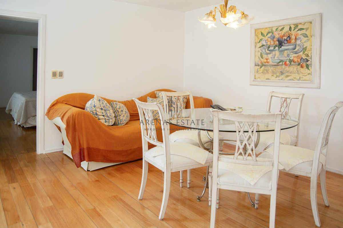 Apartamento ID.3885 - Espectacular Penthouse en venta a pasos del mar. 3 dormitorios + dependencia. Playa Brava.