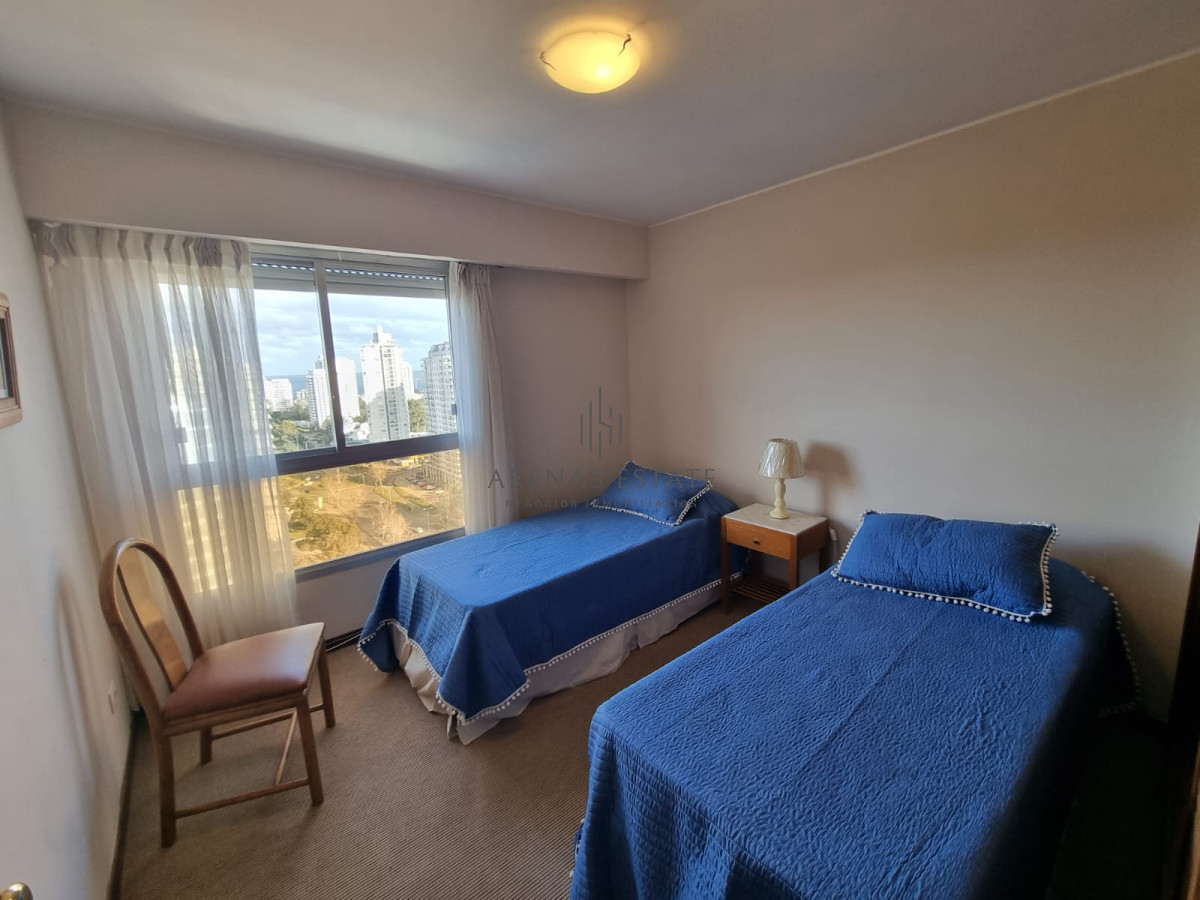 Apartamento ID.3800 - Vende espectacular apartamento de 3 dormitorios en Punta del Este