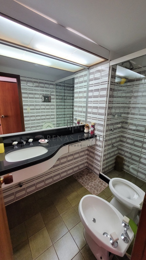 Apartamento ID.3805 - Alquiler de departamento en Peninstula, de 3 dormitorios mas dep de servicio, en Punta del Este