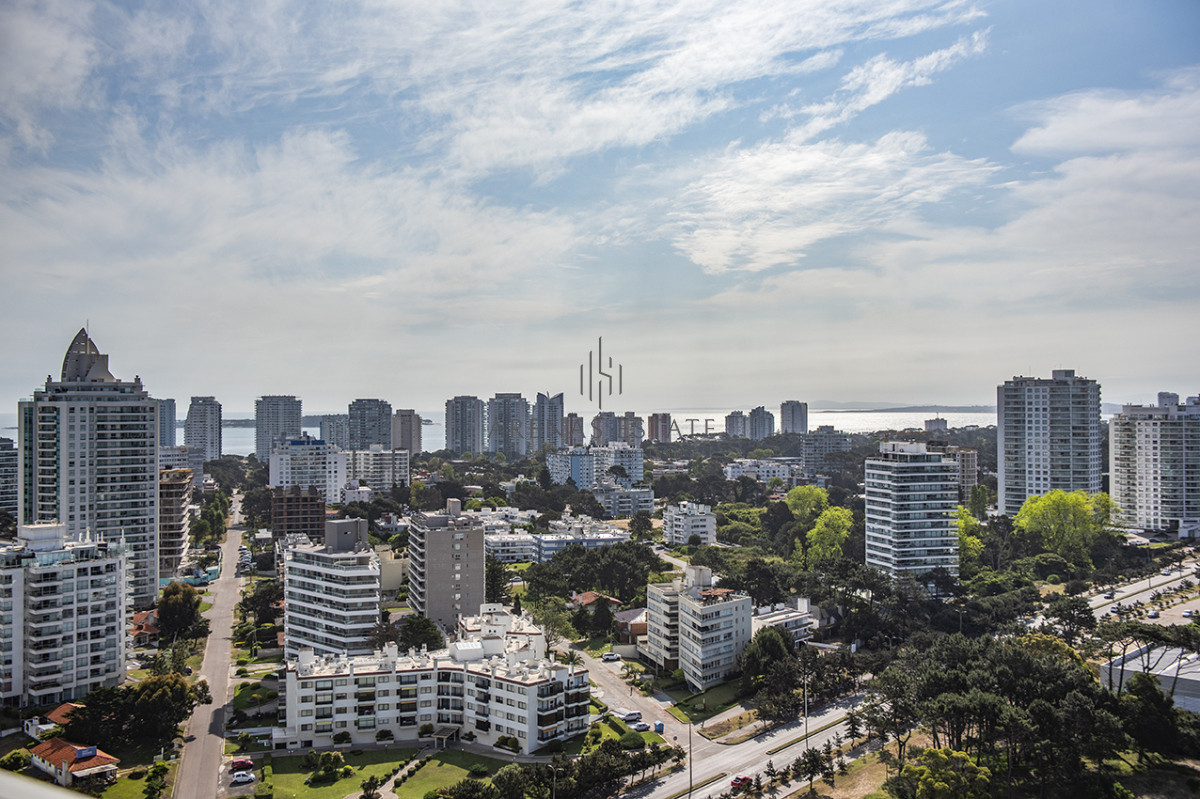 Apartamento ID.3470 - Departamento d 3 dormitoios + dependencia en venta en Playa Brava