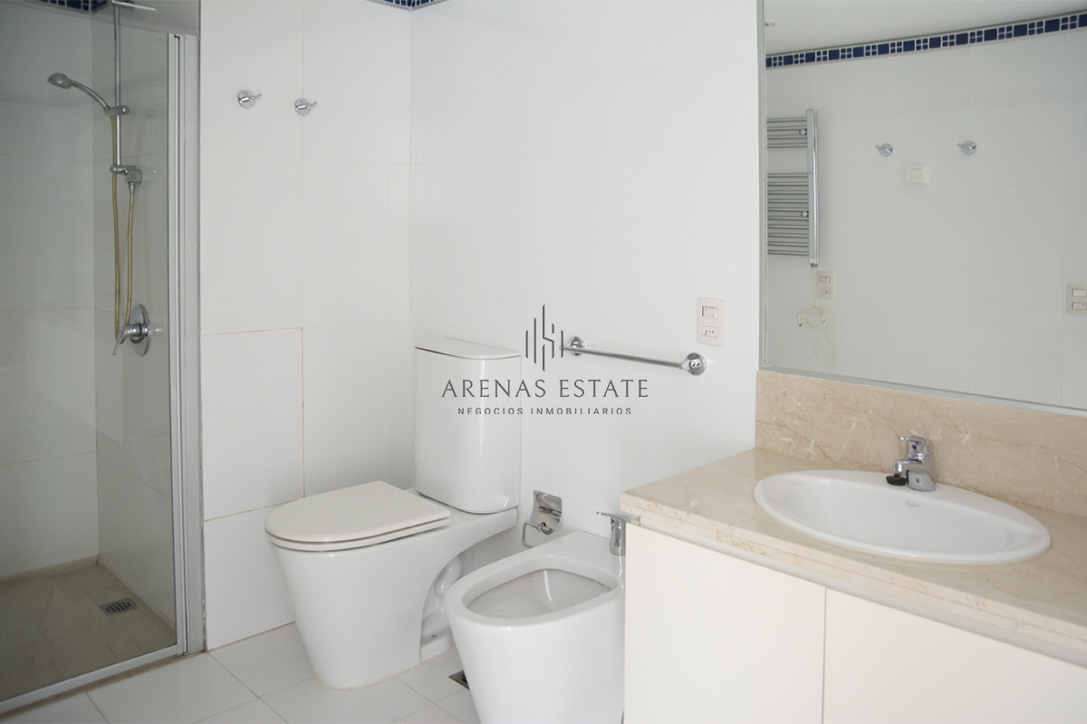 Apartamento ID.3645 - Le Parc Punta del Este, torre de categoría frente al mar.
