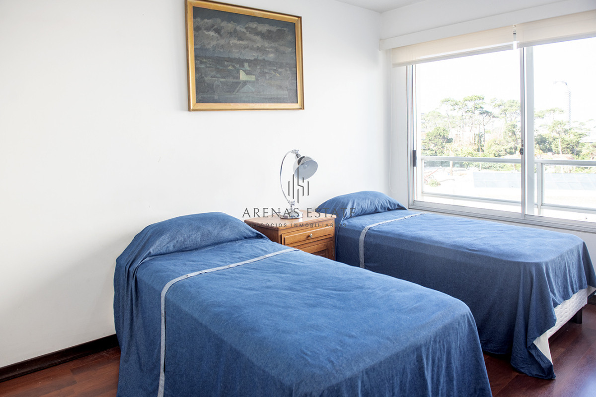 Apartamento ID.3554 - Vende apartamento de 3 dormitorios en Mansa, Punta del Este.