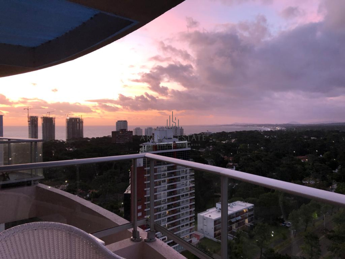 Apartamento ID.3580 - Vende apartamento de 2 dormitorios en Stradivarius, Punta del Este
