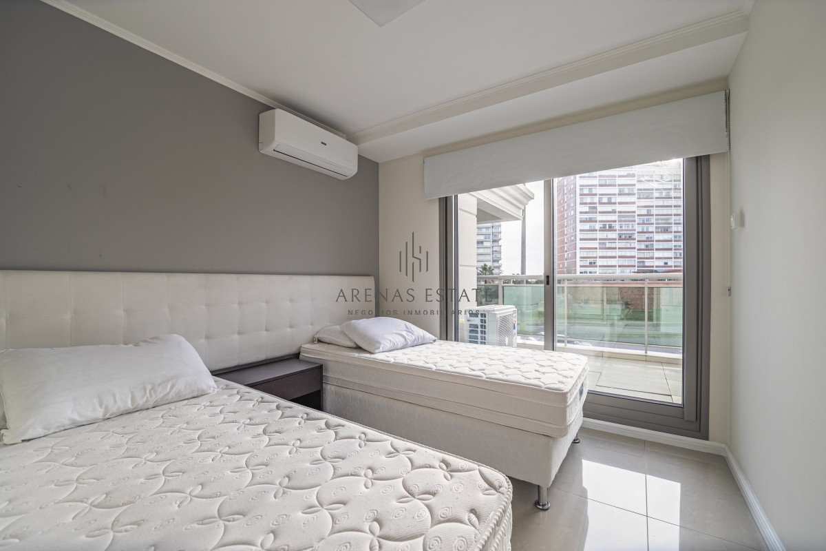 Apartamento ID.3245 - Vende departamento de 2 dormitorios en Brava, Punta del Este con hermosa vista