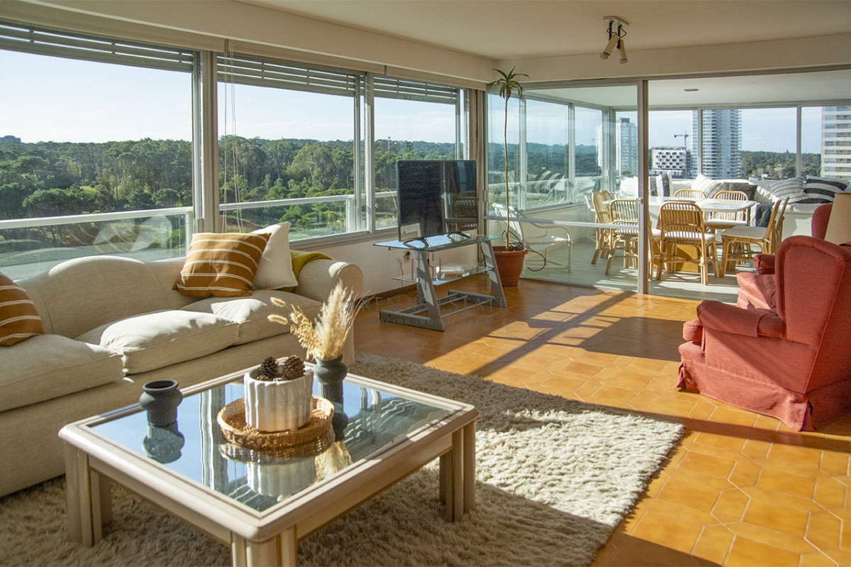 Apartamento ID.3920 - Hermoso Departamento en venta de 3 dormitorios. Torre Tiburon. Playa Brava.