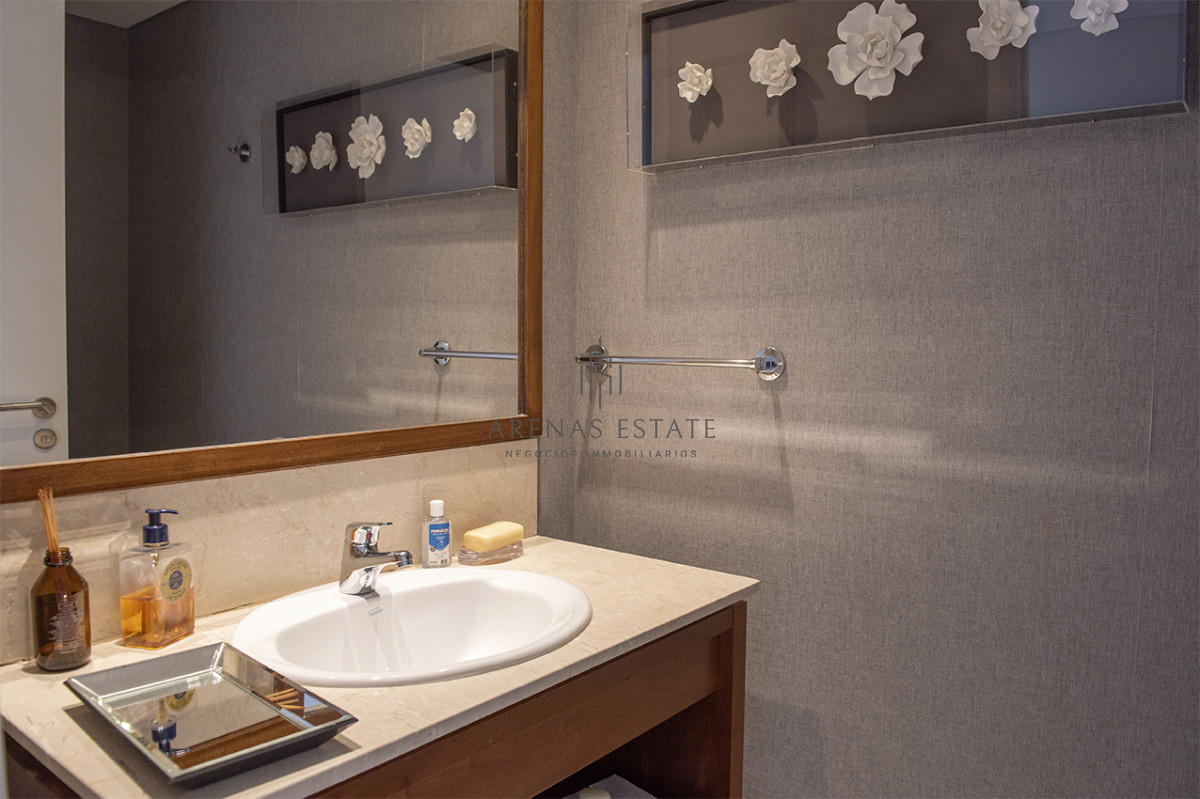 Apartamento ID.3470 - Departamento d 3 dormitoios + dependencia en venta en Playa Brava