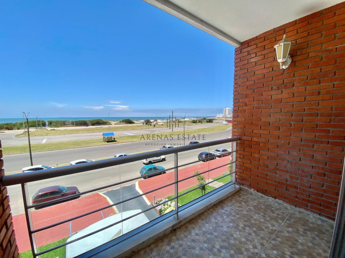 Apartamento ID.4259 - Apartamento de 2 dormitorio y medio en Primera lineal de Playa brava , Punta del este 