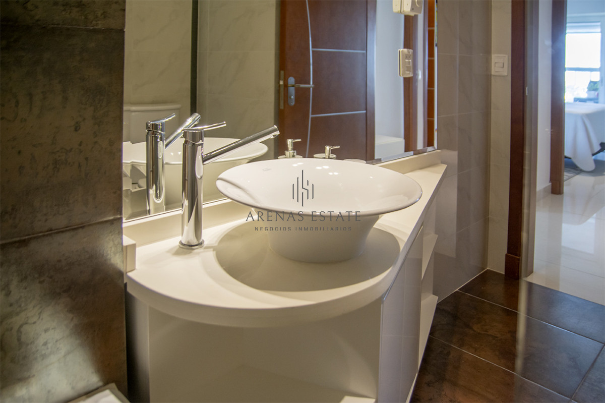 Apartamento ID.4195 - Vende apto de 2 dormitorios en Miami Boulevard ! Punta del este
