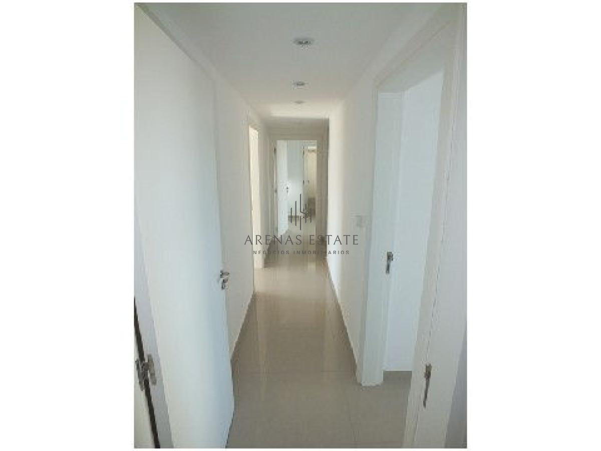 Apartamento ID.2049 - Venta Apartamento de 3 dormitorios en zona Brava, Punta del Este