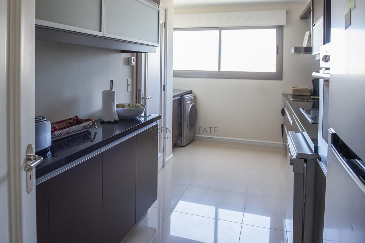 Apartamento ID.3376 - Apartamento de 2 dormitorios en Torre Imperiale , Punta del este , Playa Brava 