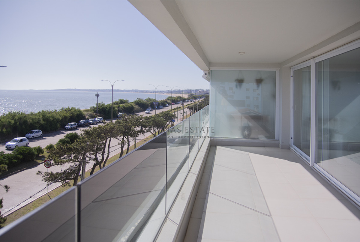 Apartamento ID.2058 - Se vende apartamento de 3 dormitorios en Edificio Horizonte, Playa Mansa, Punta del Este 
