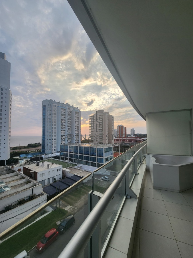 Apartamento ID.3157 - Departamento en venta en Seasons Tower, a metros del mar.