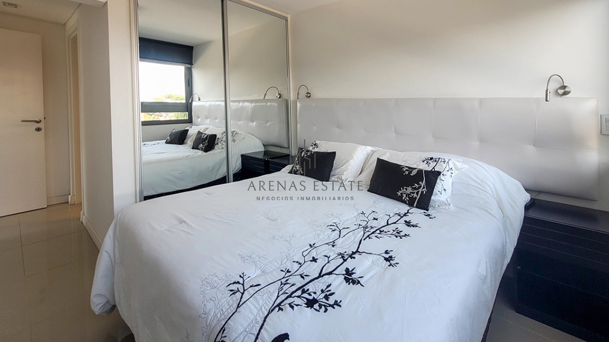 Apartamento ID.3565 - Apartamento de 2 dormitorios en venta en Punta del Este, Edif. Chronos