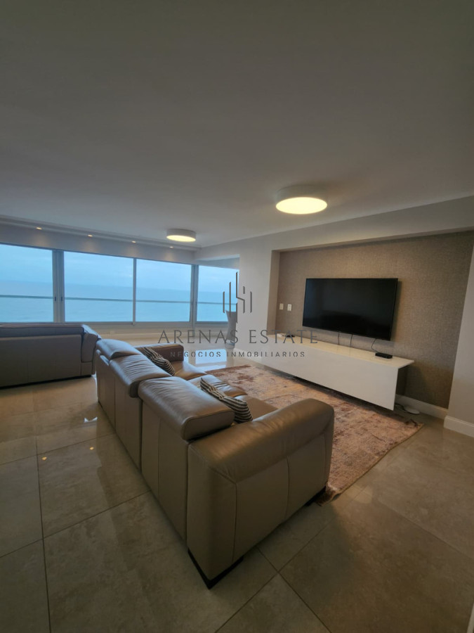 Apartamento ID.3470 - Departamento d 3 dormitoios + dependencia en venta en Playa Brava