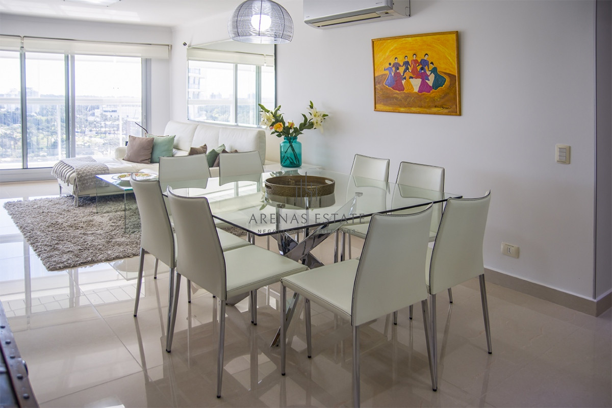 Apartamento ID.2408 - MIAMI BOULEVARD, PUNTA DEL ESTE, PLAYA MANSA, DOS DORMITORIOS , PRIMERAS PARADAS 