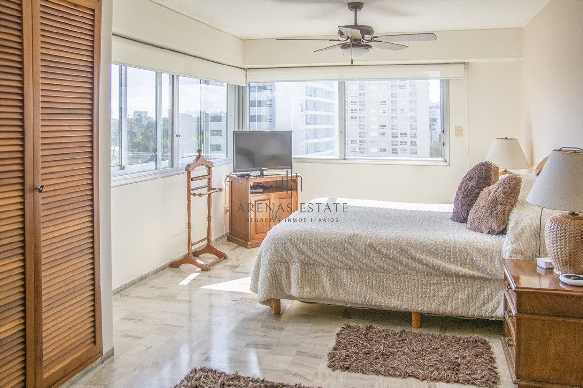 Apartamento ID.2221 - Departamento en venta de 3 dormitorios en Roosevelt Center, Punta del este 