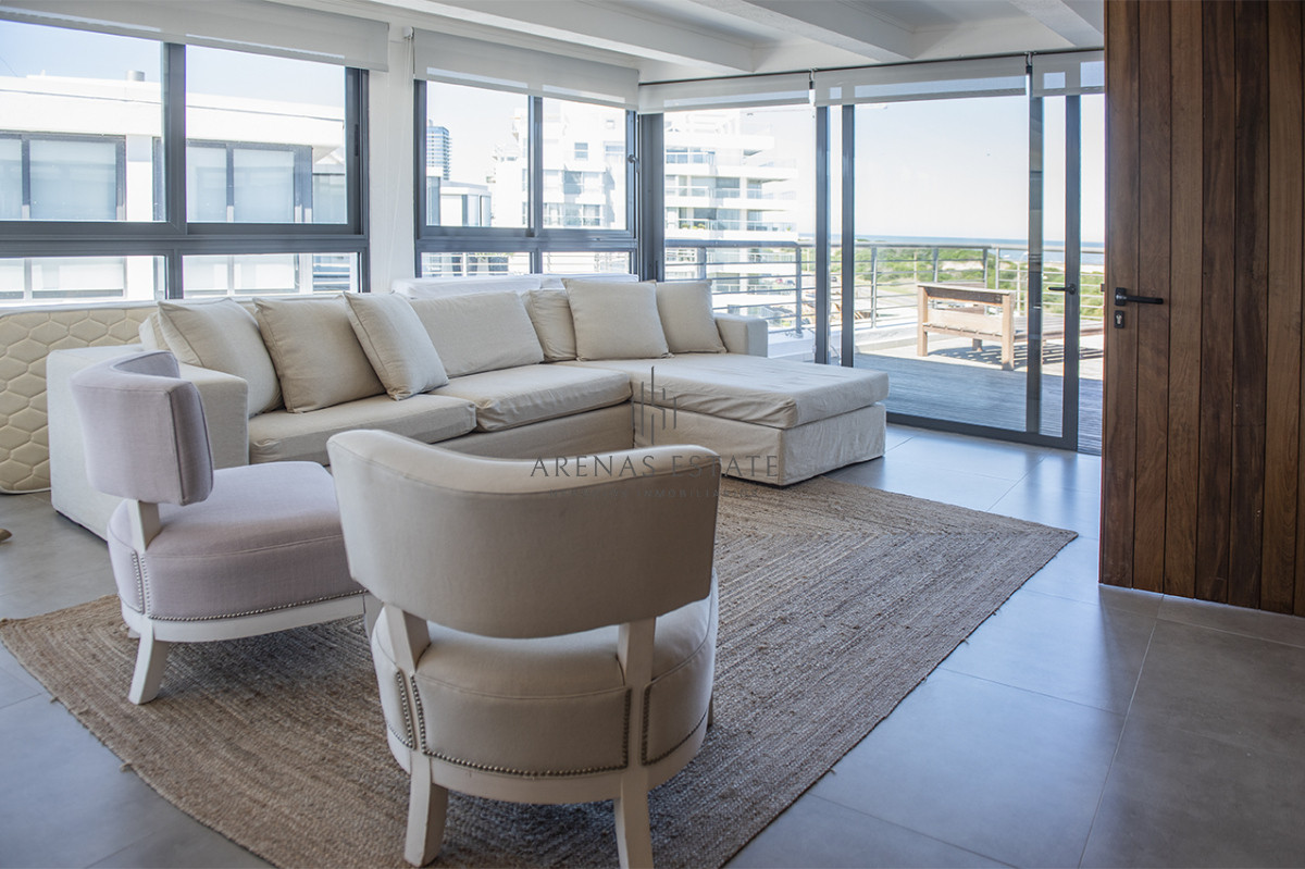Apartamento ID.2052 - Penthouse frente al mar en venta en Blue Bird, 3 dormitorios en suite. Punta del este