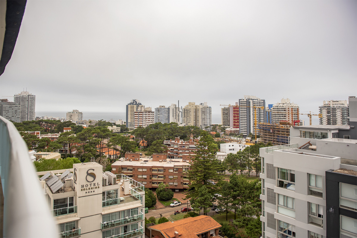 Apartamento ID.3530 - Apartamento en venta  3 dormitorios en Playa Mansa, Punta del Este.