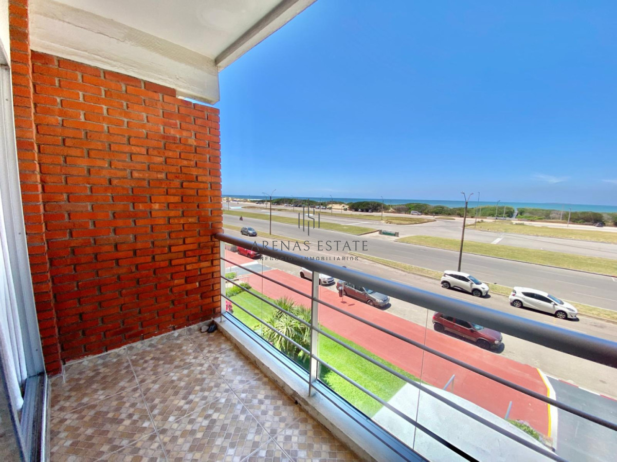 Apartamento ID.4259 - Apartamento de 2 dormitorio y medio en Primera lineal de Playa brava , Punta del este 