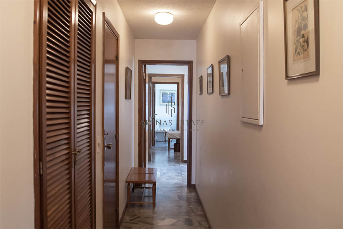 Apartamento ID.2066 - Departamento en primera línea de playa Mansa, con hermosa vista.