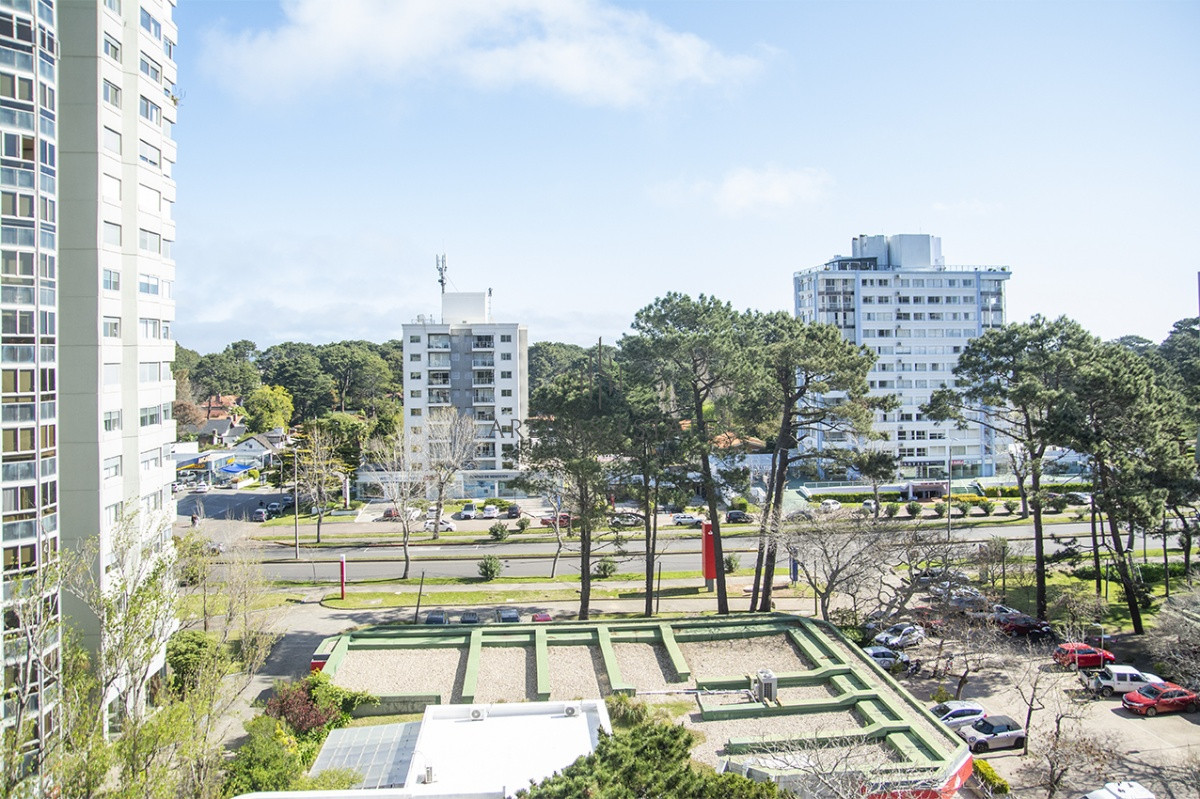 Apartamento ID.2221 - Departamento en venta de 3 dormitorios en Roosevelt Center, Punta del este 
