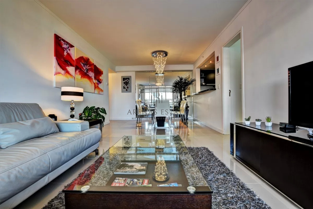 Apartamento ID.2643 - Lindo departamento de 3 dormitorios en venta en excelente zona.
