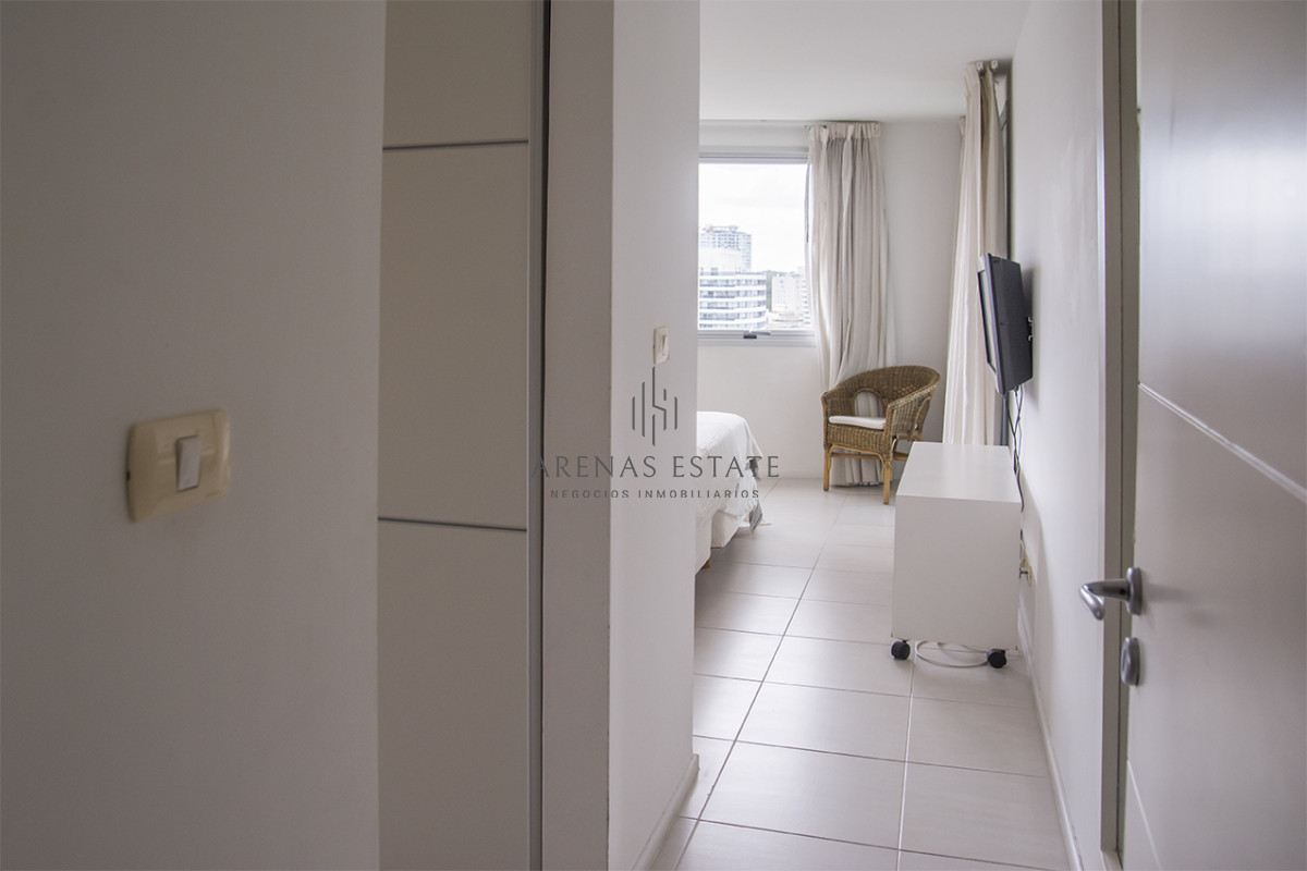 Apartamento ID.2653 - Vende apartamento de 3 dormitorios + dependencia , en brava , Punta del Este 