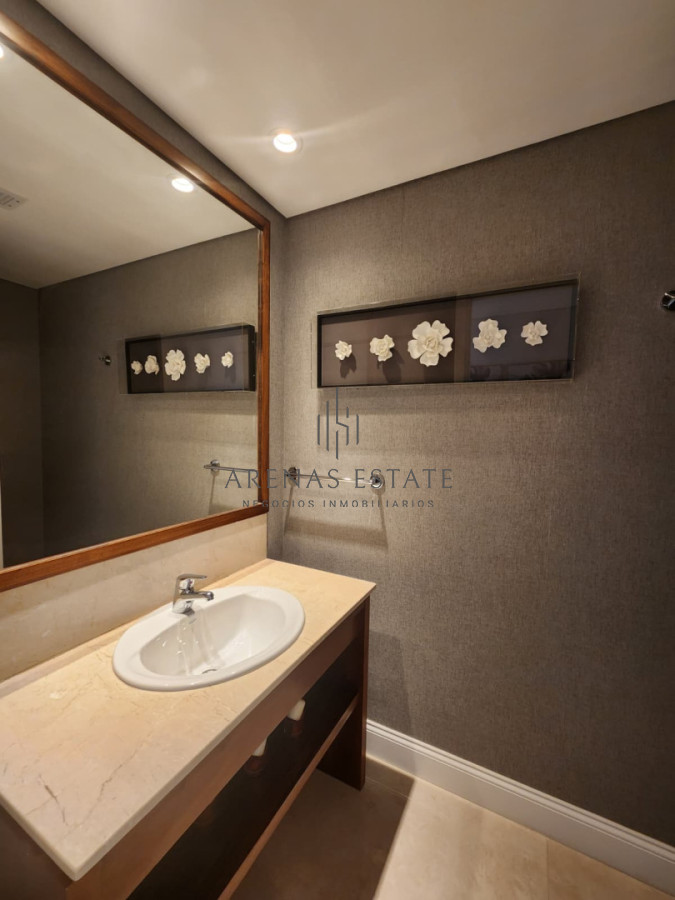 Apartamento ID.3470 - Departamento d 3 dormitoios + dependencia en venta en Playa Brava