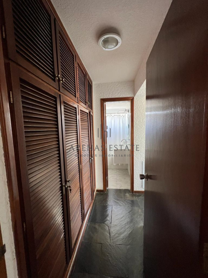 Apartamento ID.3889 - Apartamento en Venta de 3 dormitorios en parada 2 de playa brava, cerca de servicios en Punta del Este 
