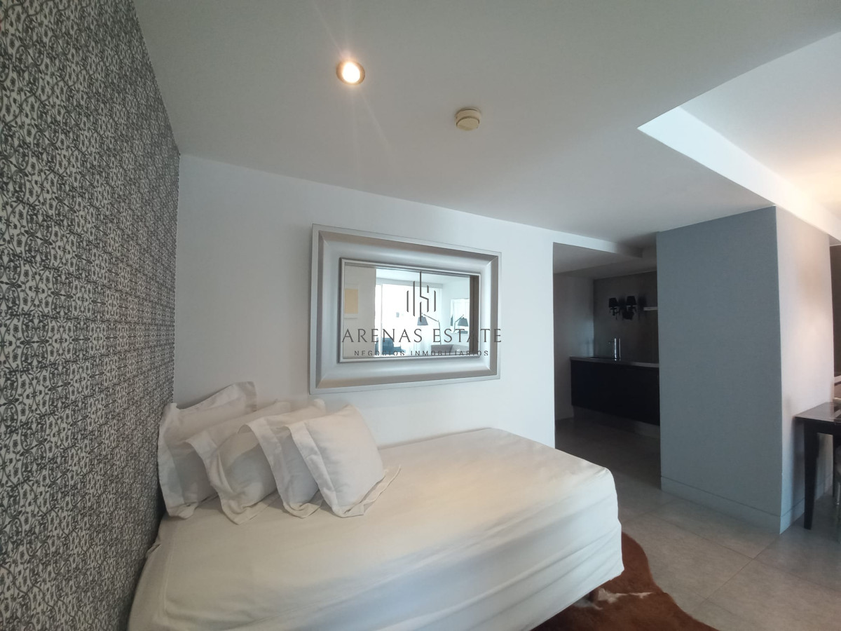 Apartamento ID.1386 - En torre con estilo unico, a pasos de Punta Shoping 1 dormitorio y medio en venta. Torre Yoo