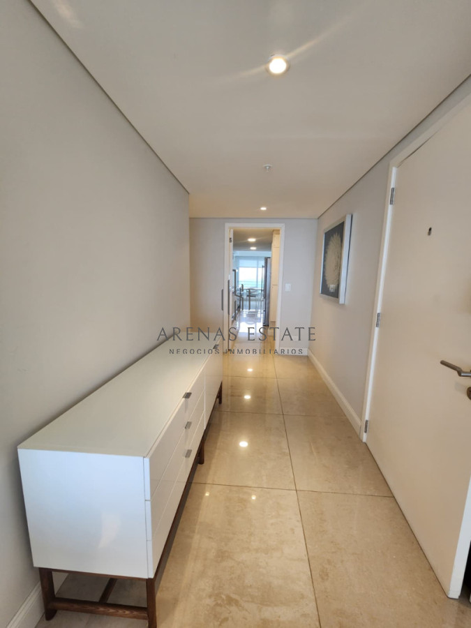 Apartamento ID.3470 - Departamento d 3 dormitoios + dependencia en venta en Playa Brava
