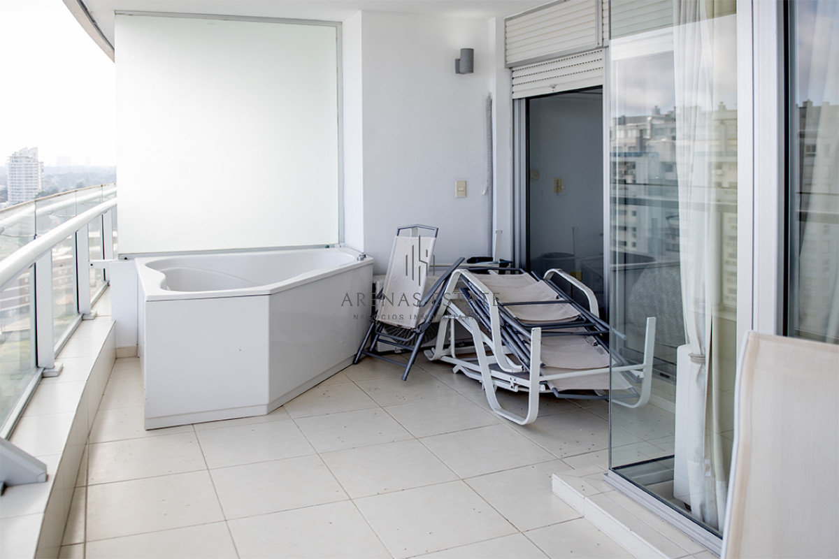 Apartamento ID.2822 - Apartamento de 2 dormitorios en Venta en Playa Mansa , Punta del este 