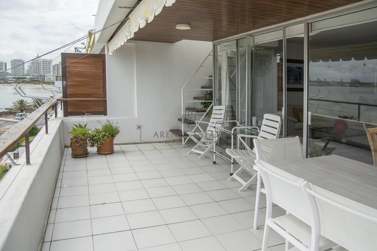 Apartamento ID.2984 - Departamentos en venta de 3 dormitorios Frente al Puerto , Punta del este 