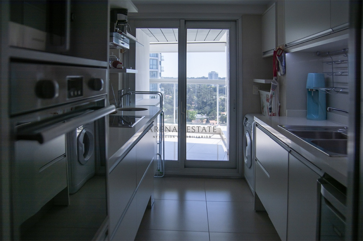 Apartamento ID.2408 - MIAMI BOULEVARD, PUNTA DEL ESTE, PLAYA MANSA, DOS DORMITORIOS , PRIMERAS PARADAS 