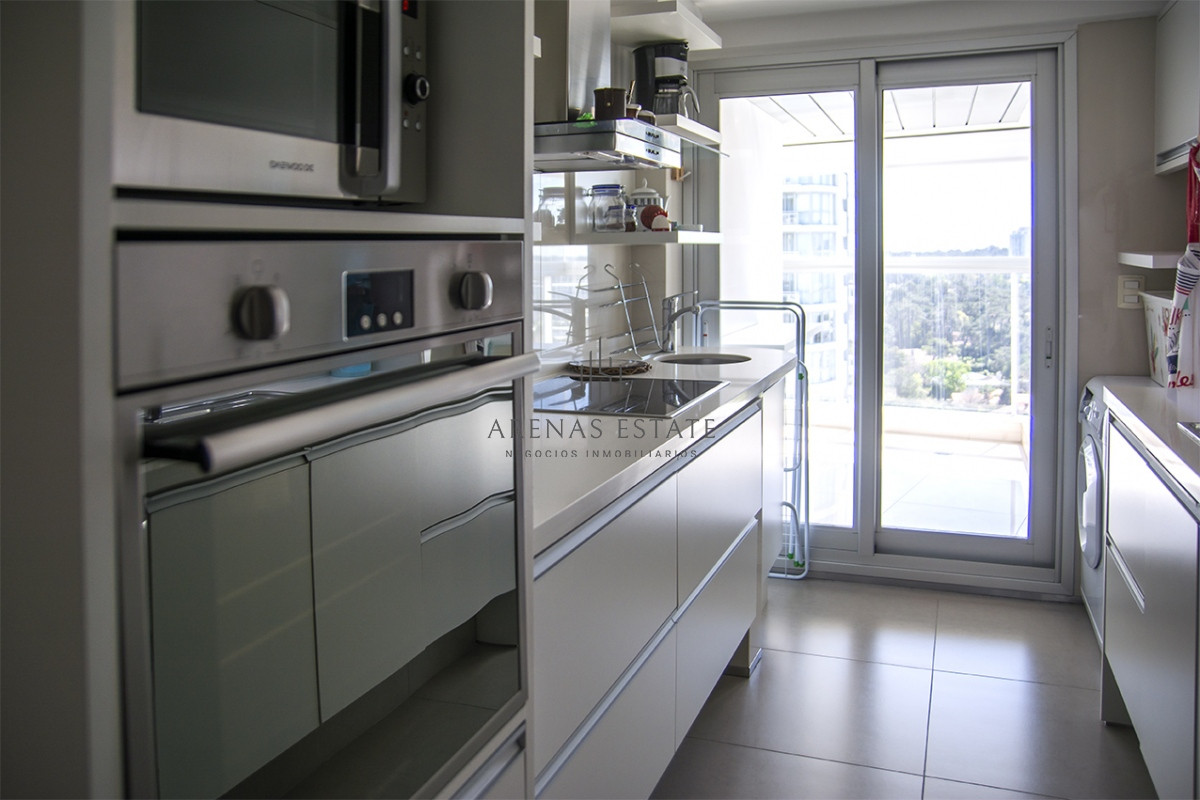 Apartamento ID.2408 - MIAMI BOULEVARD, PUNTA DEL ESTE, PLAYA MANSA, DOS DORMITORIOS , PRIMERAS PARADAS 