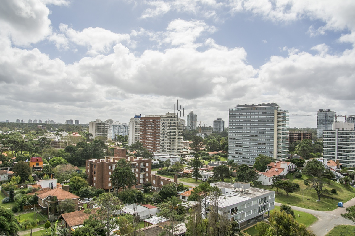 Apartamento ID.2653 - Vende apartamento de 3 dormitorios + dependencia , en brava , Punta del Este 