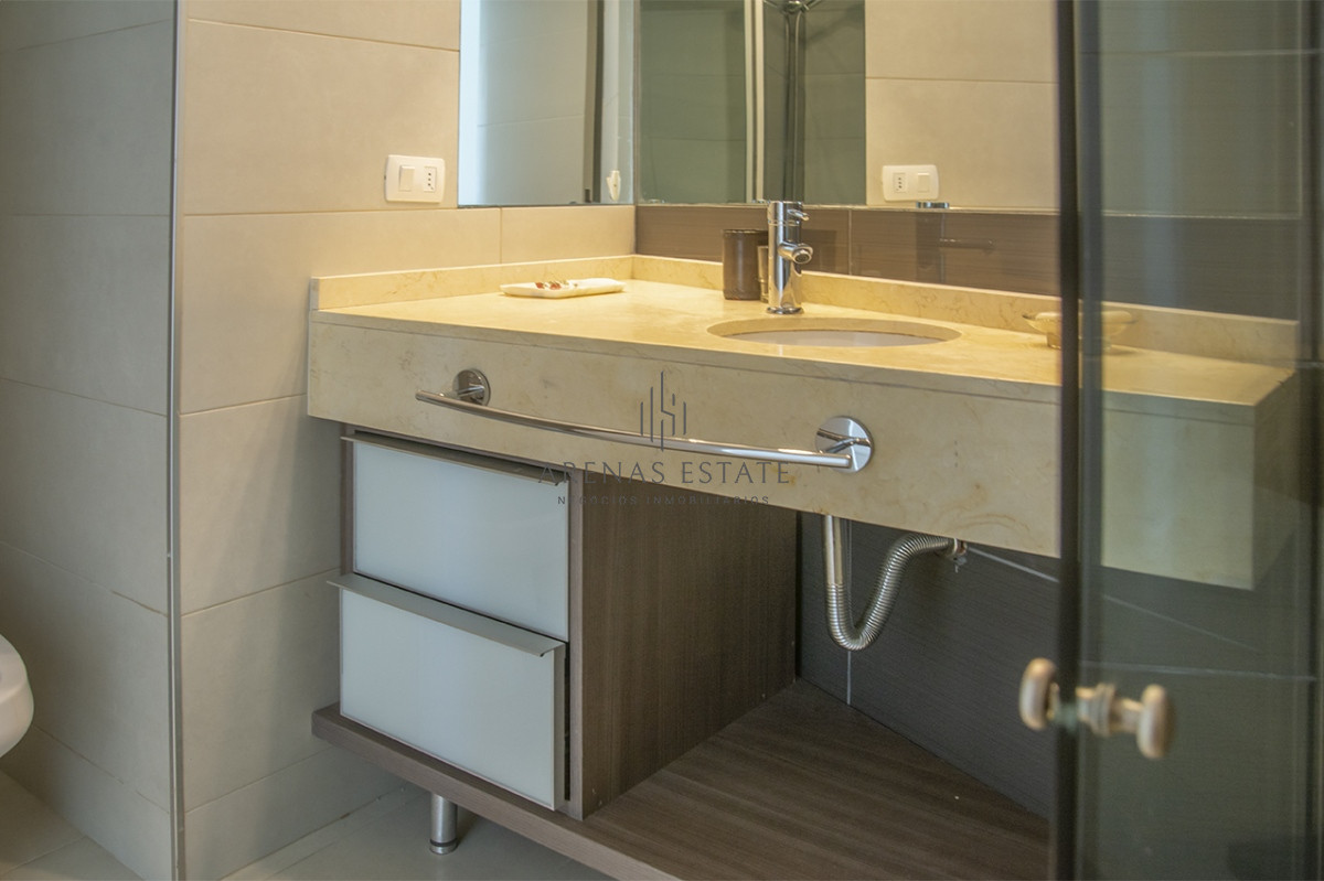 Apartamento ID.2612 - Vende apartamento de 3 dormitorios en Wind Tower, piso alto con vista al mar , Punta del Este 